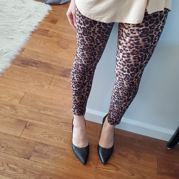 ❤️SALE❤️ butter soft Animal print leggings - Picture 3 of 9